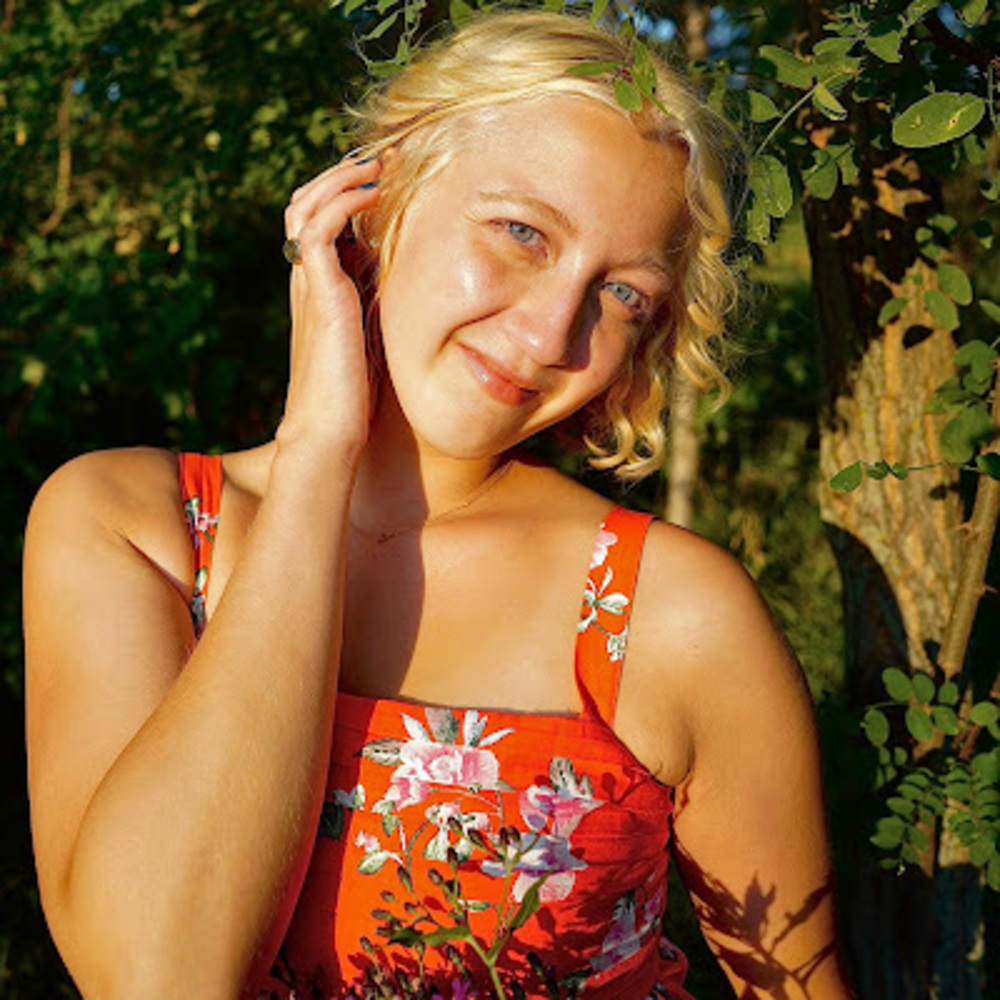 Meet your Posher, Elise